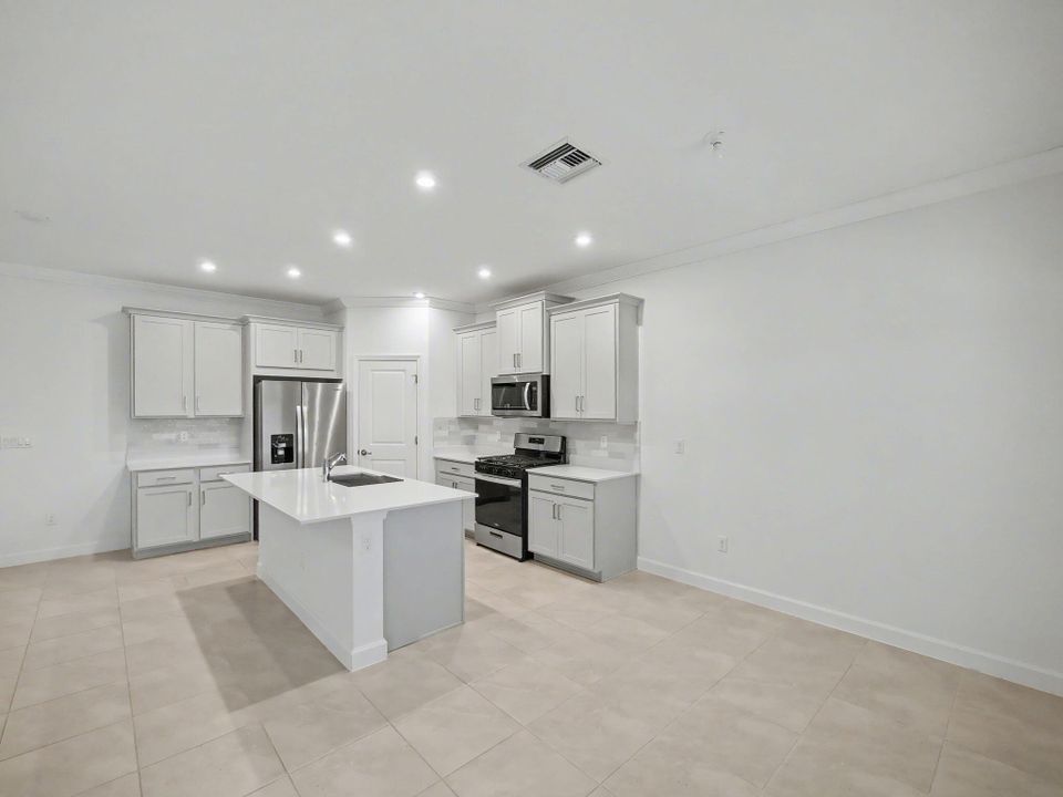 待售: $515,000 (4 贝兹, 2 浴室, 1894 平方英尺)