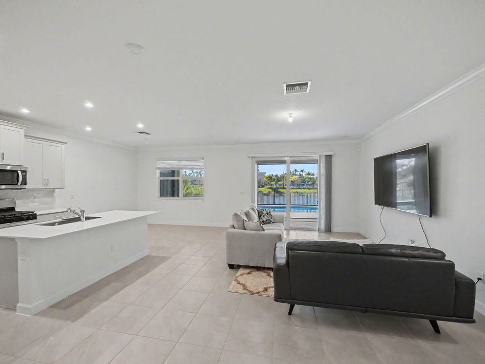 待售: $515,000 (4 贝兹, 2 浴室, 1894 平方英尺)