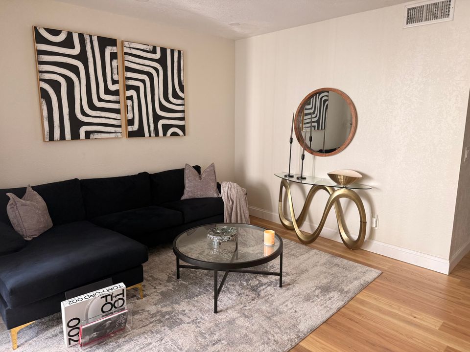 待售: $299,900 (2 贝兹, 1 浴室, 1277 平方英尺)