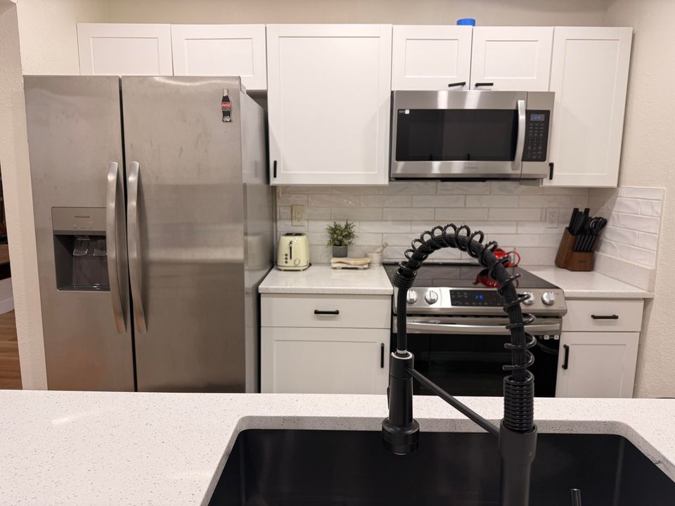 待售: $299,900 (2 贝兹, 1 浴室, 1277 平方英尺)