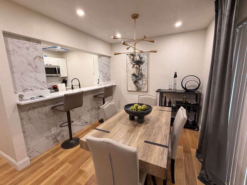 待售: $299,900 (2 贝兹, 1 浴室, 1277 平方英尺)