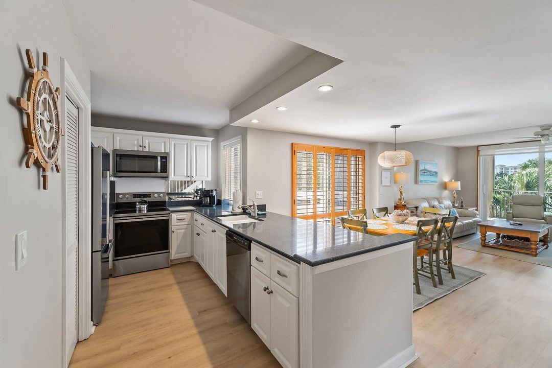 出租: $8,500 (2 贝兹, 2 浴室, 1347 平方英尺)