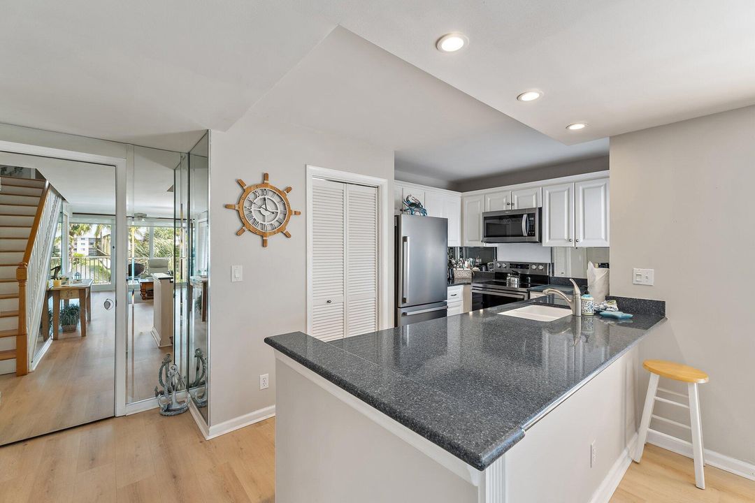 出租: $8,500 (2 贝兹, 2 浴室, 1347 平方英尺)