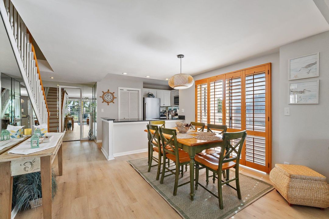 出租: $8,500 (2 贝兹, 2 浴室, 1347 平方英尺)