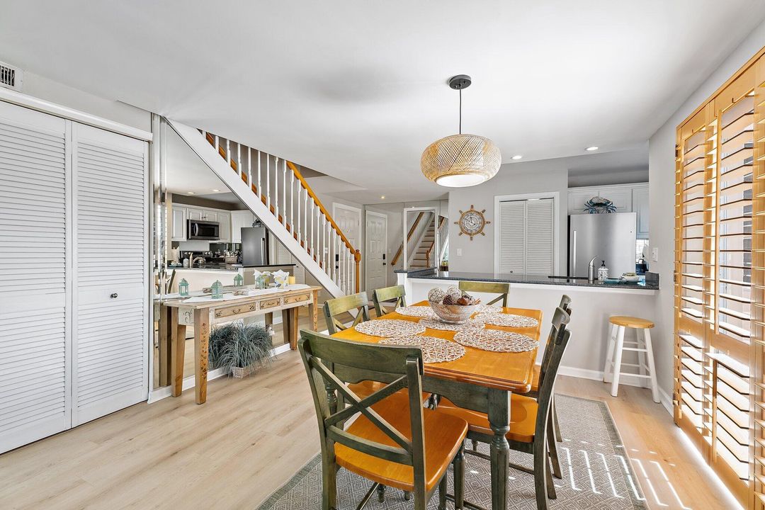 出租: $8,500 (2 贝兹, 2 浴室, 1347 平方英尺)