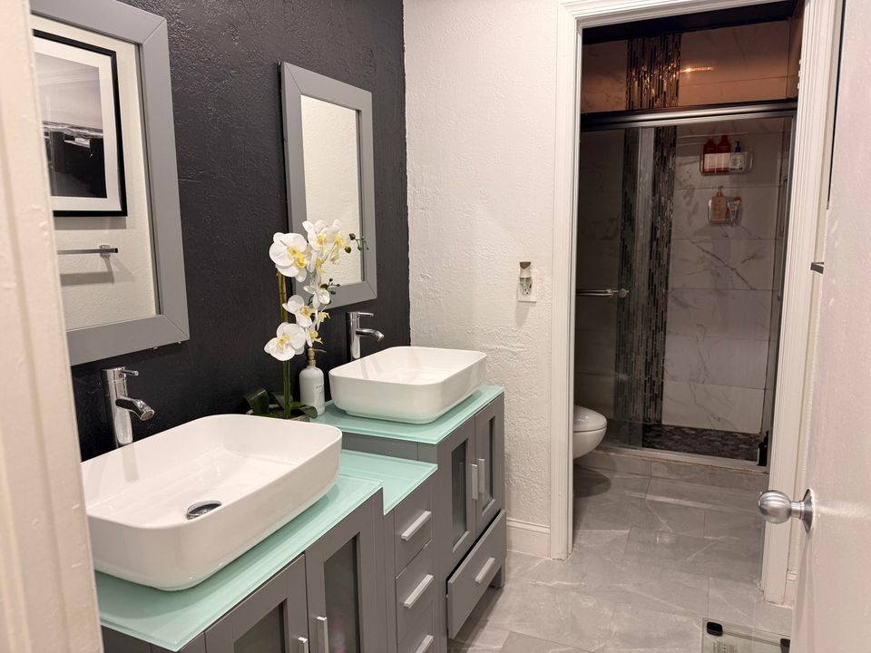 待售: $299,900 (2 贝兹, 1 浴室, 1277 平方英尺)