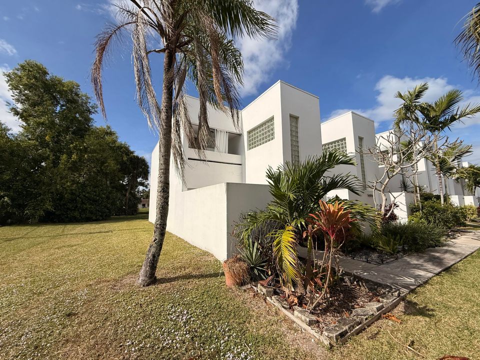 待售: $299,900 (2 贝兹, 1 浴室, 1277 平方英尺)