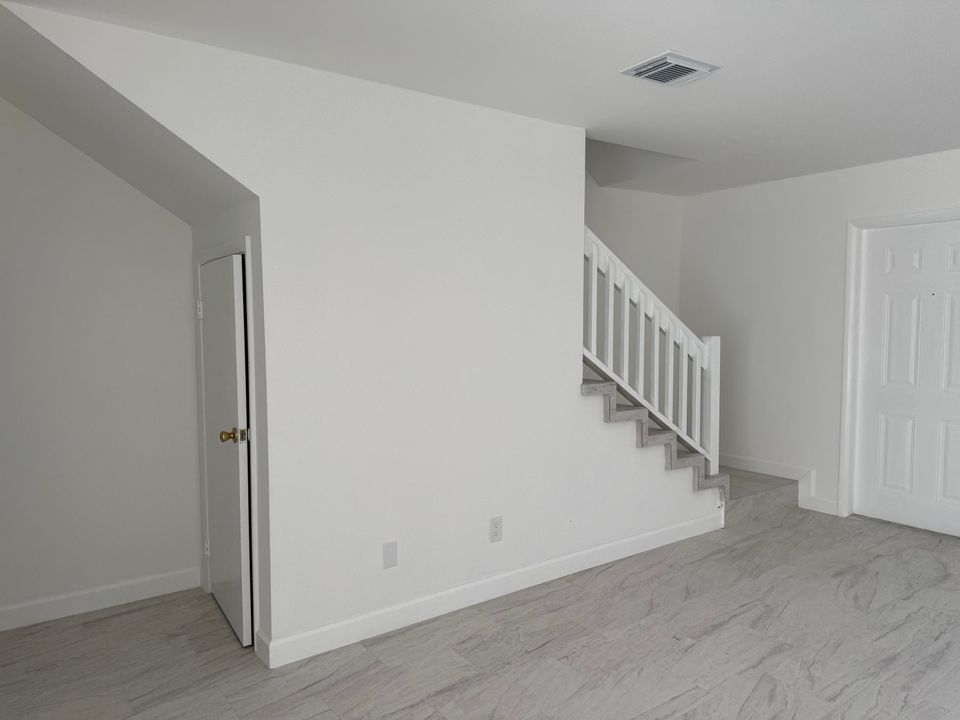 出租: $2,500 (3 贝兹, 2 浴室, 1242 平方英尺)