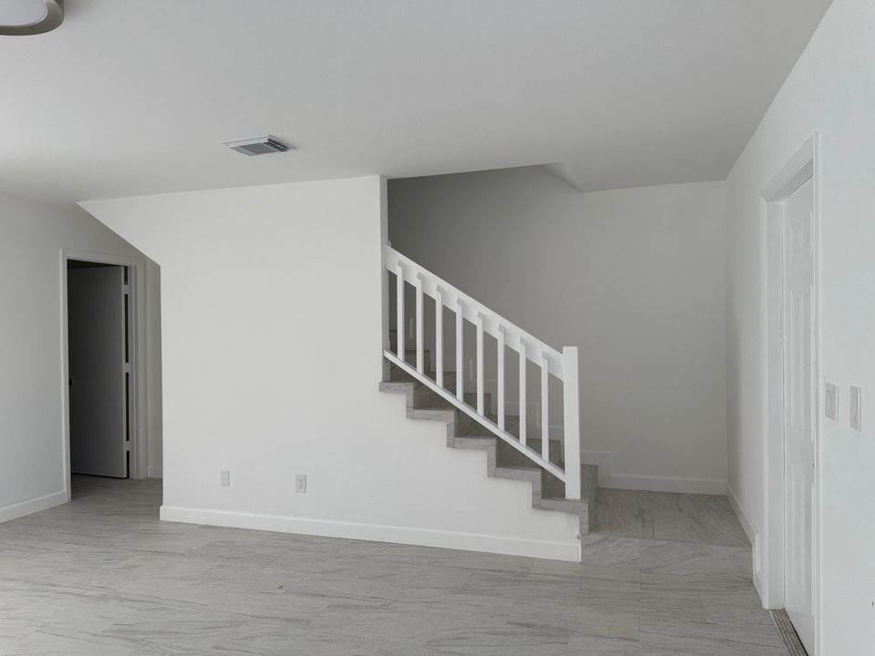 出租: $2,500 (3 贝兹, 2 浴室, 1242 平方英尺)