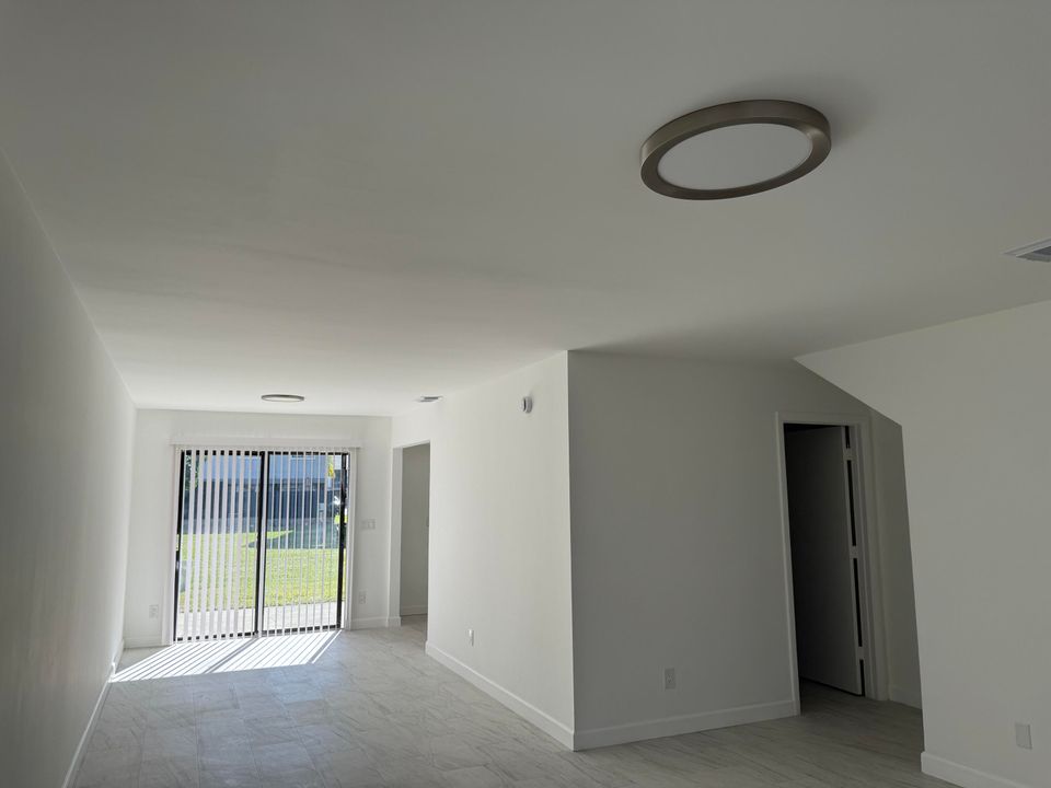 出租: $2,500 (3 贝兹, 2 浴室, 1242 平方英尺)