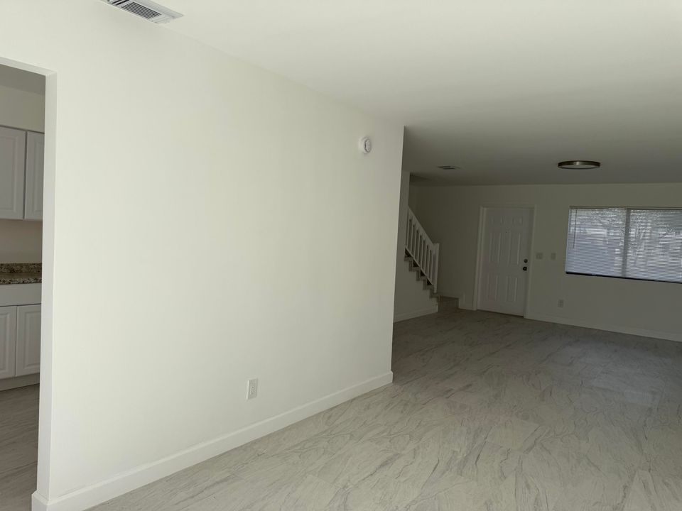 出租: $2,500 (3 贝兹, 2 浴室, 1242 平方英尺)