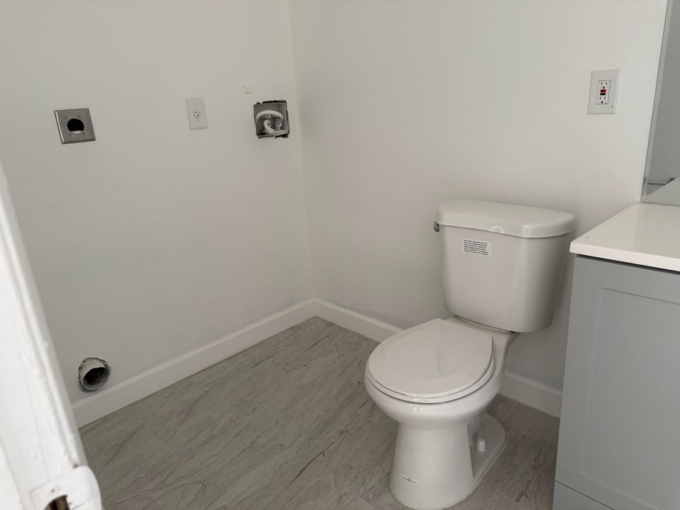 出租: $2,500 (3 贝兹, 2 浴室, 1242 平方英尺)