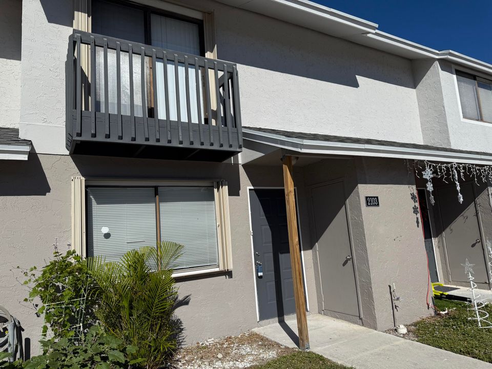 出租: $2,500 (3 贝兹, 2 浴室, 1242 平方英尺)