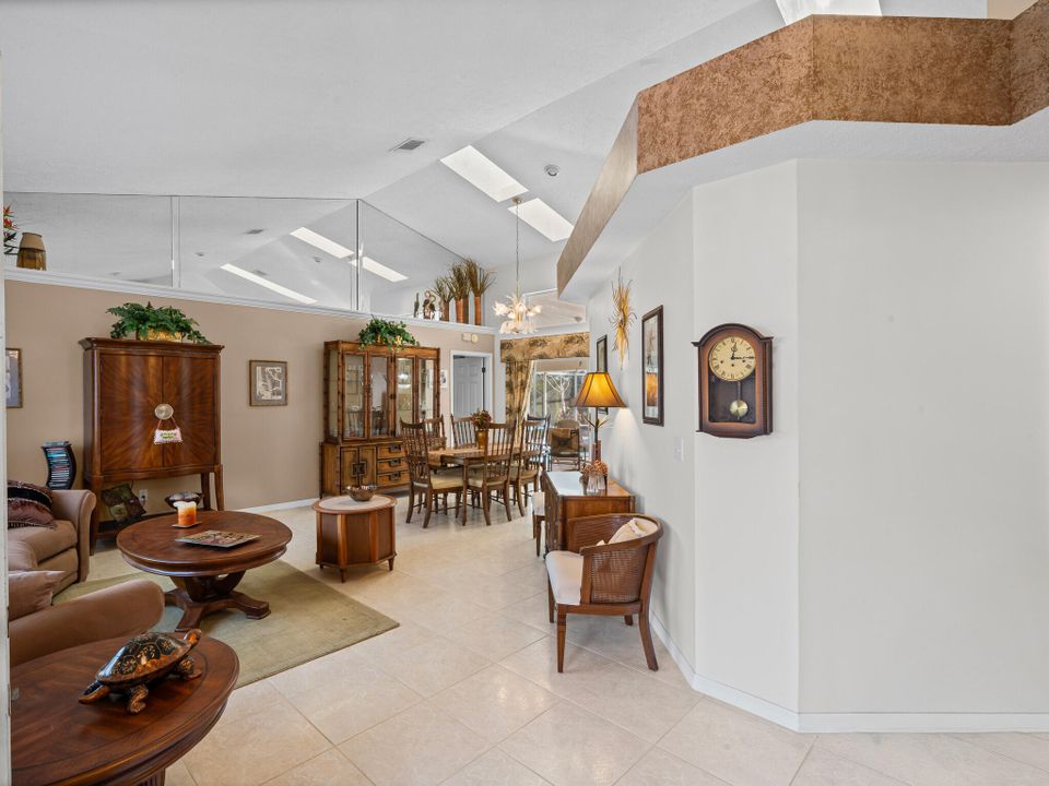 На продажу: $415,000 (3 спален, 2 ванн, 1839 Квадратных фут)