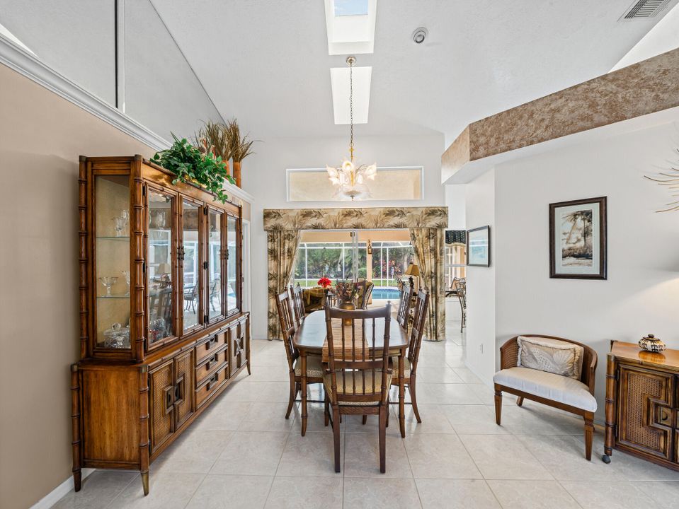 На продажу: $415,000 (3 спален, 2 ванн, 1839 Квадратных фут)