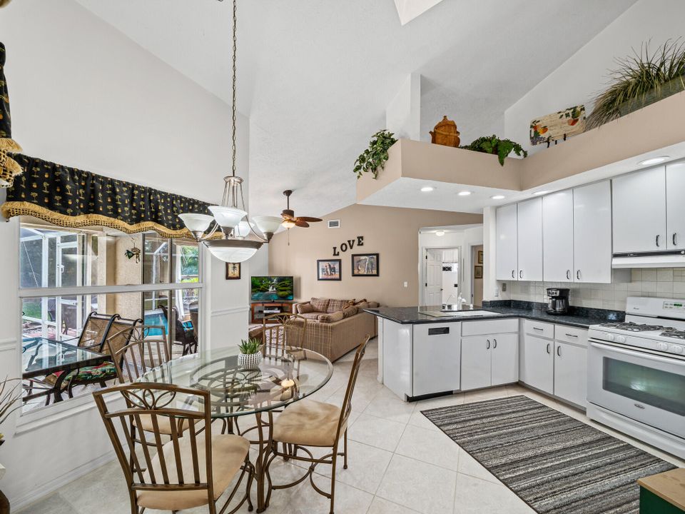 На продажу: $415,000 (3 спален, 2 ванн, 1839 Квадратных фут)