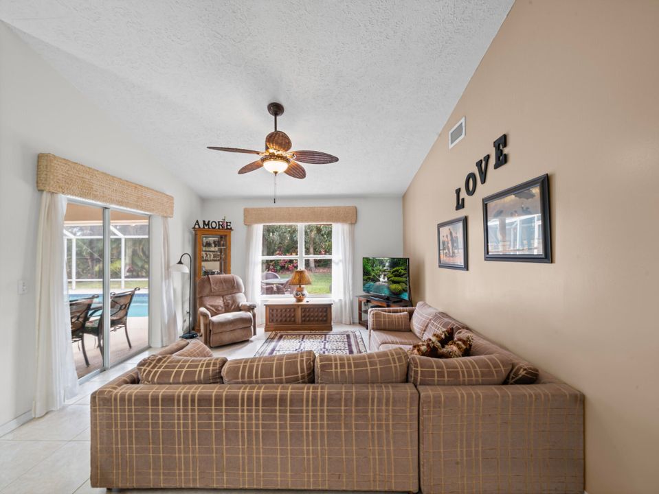 На продажу: $415,000 (3 спален, 2 ванн, 1839 Квадратных фут)