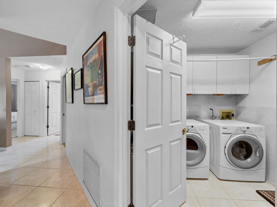 На продажу: $415,000 (3 спален, 2 ванн, 1839 Квадратных фут)