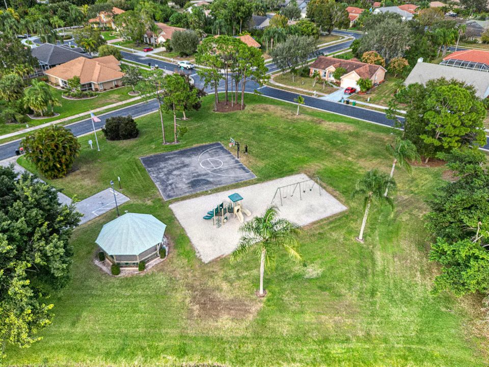 На продажу: $415,000 (3 спален, 2 ванн, 1839 Квадратных фут)