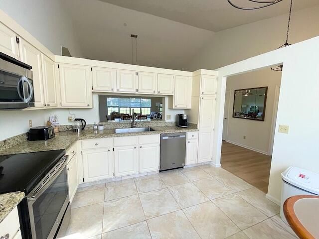 For Rent: $3,800 (3 beds, 2 baths, 1745 Square Feet)