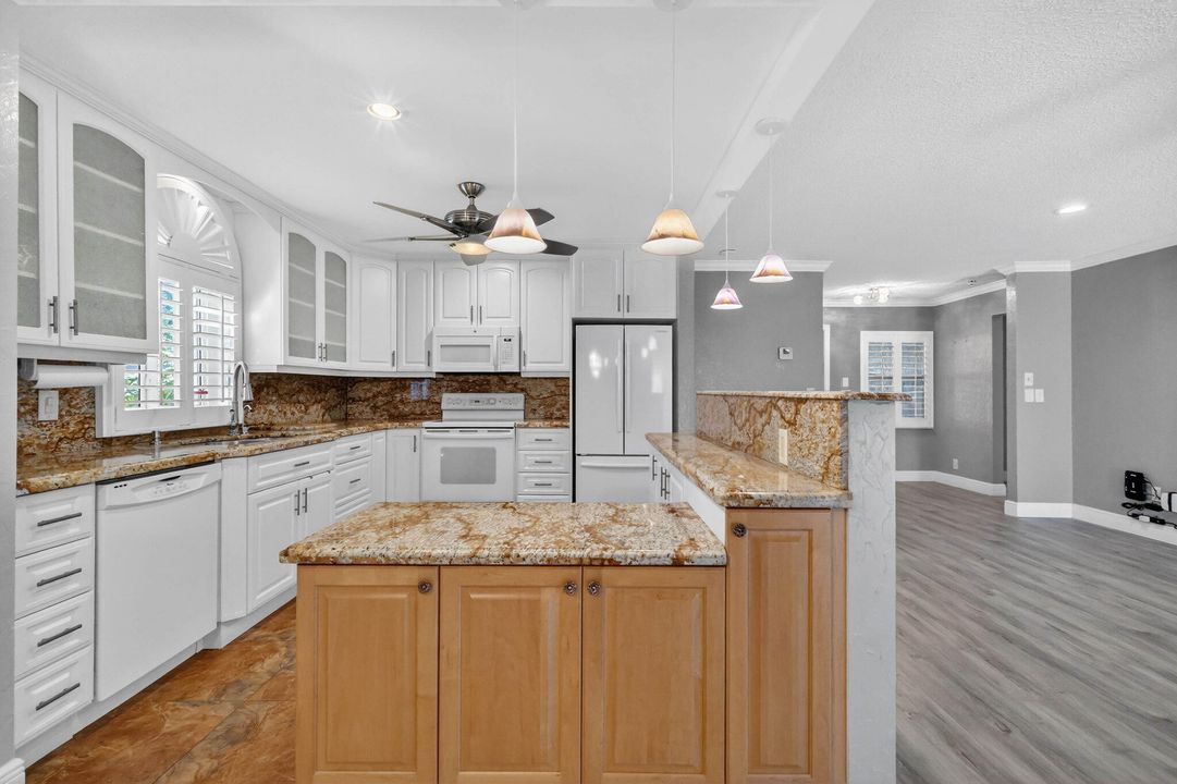 На продажу: $370,000 (2 спален, 2 ванн, 1527 Квадратных фут)