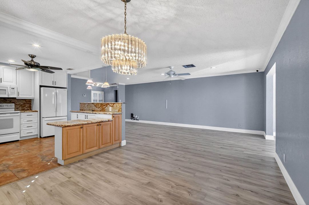 На продажу: $370,000 (2 спален, 2 ванн, 1527 Квадратных фут)