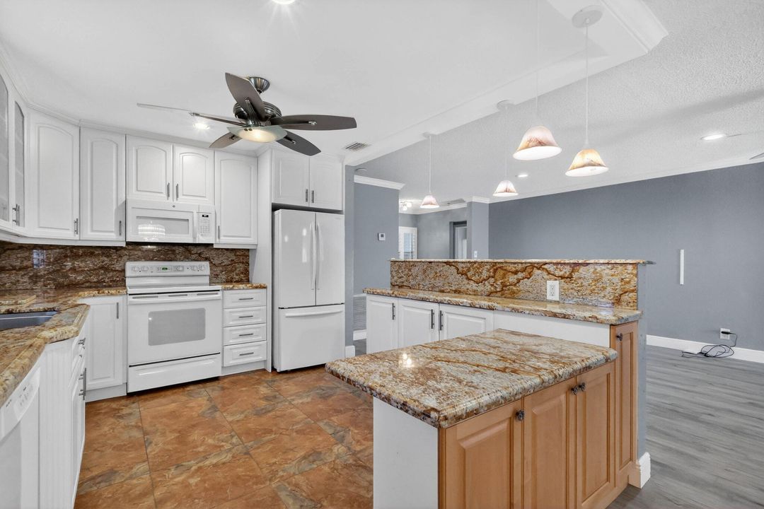 На продажу: $370,000 (2 спален, 2 ванн, 1527 Квадратных фут)