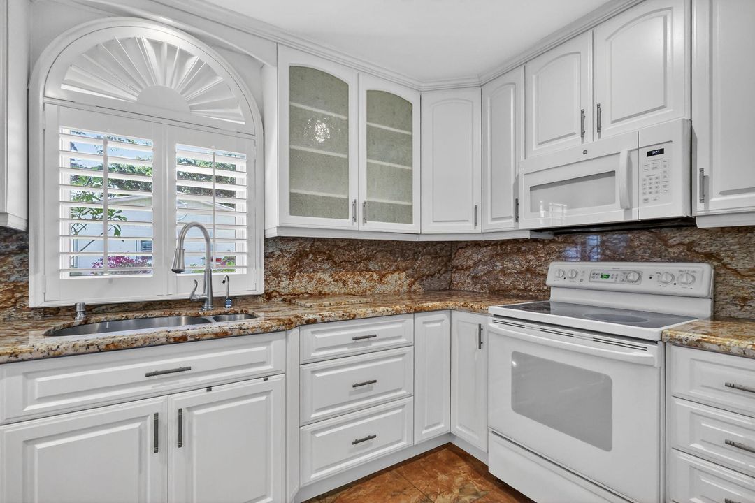 На продажу: $370,000 (2 спален, 2 ванн, 1527 Квадратных фут)