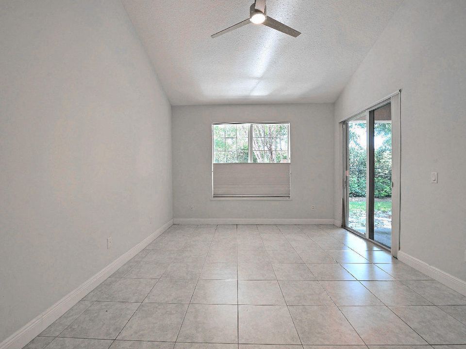 На продажу: $399,999 (3 спален, 2 ванн, 1894 Квадратных фут)