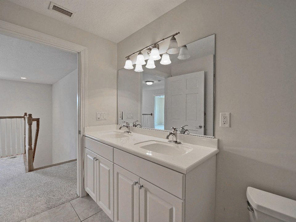 На продажу: $399,999 (3 спален, 2 ванн, 1894 Квадратных фут)