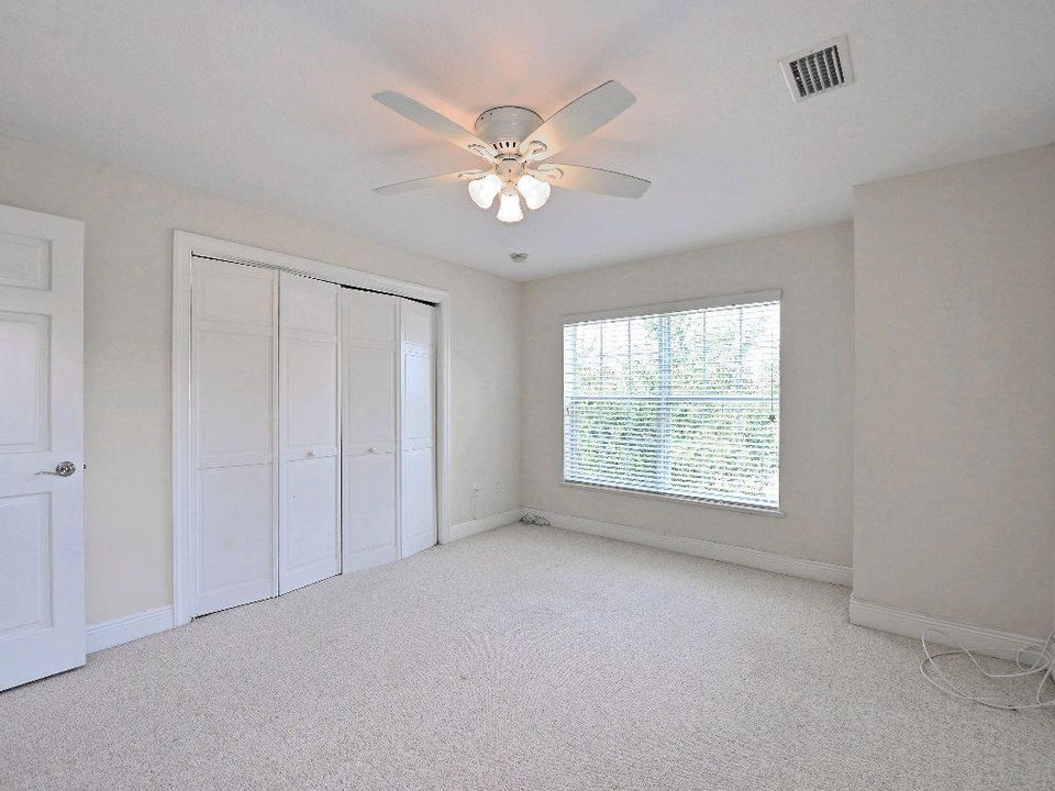 На продажу: $399,999 (3 спален, 2 ванн, 1894 Квадратных фут)