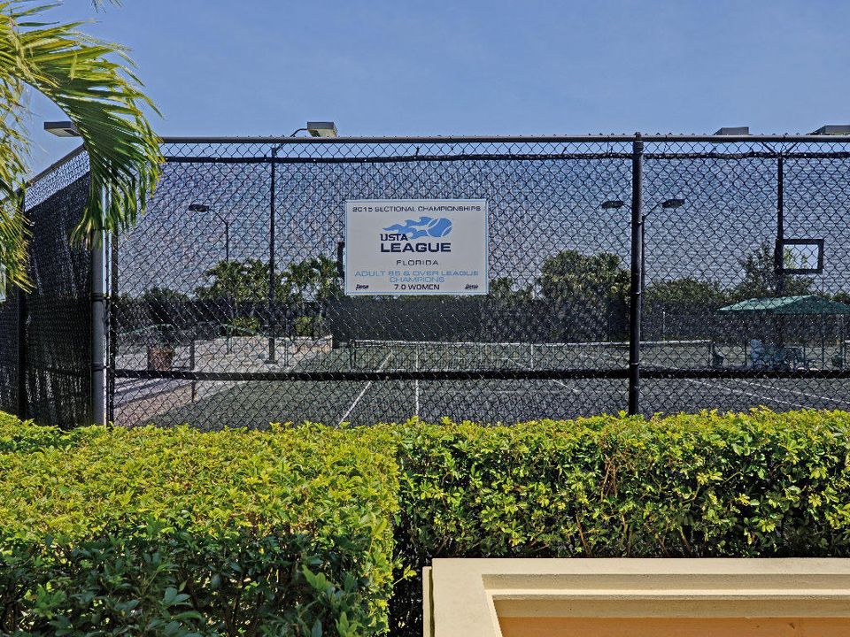 На продажу: $399,999 (3 спален, 2 ванн, 1894 Квадратных фут)