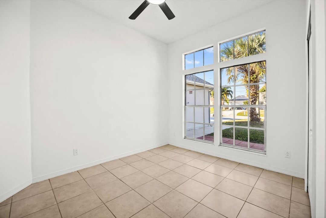 На продажу: $369,000 (3 спален, 2 ванн, 1504 Квадратных фут)