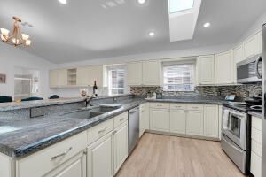 待售: $429,789 (3 贝兹, 3 浴室, 2460 平方英尺)