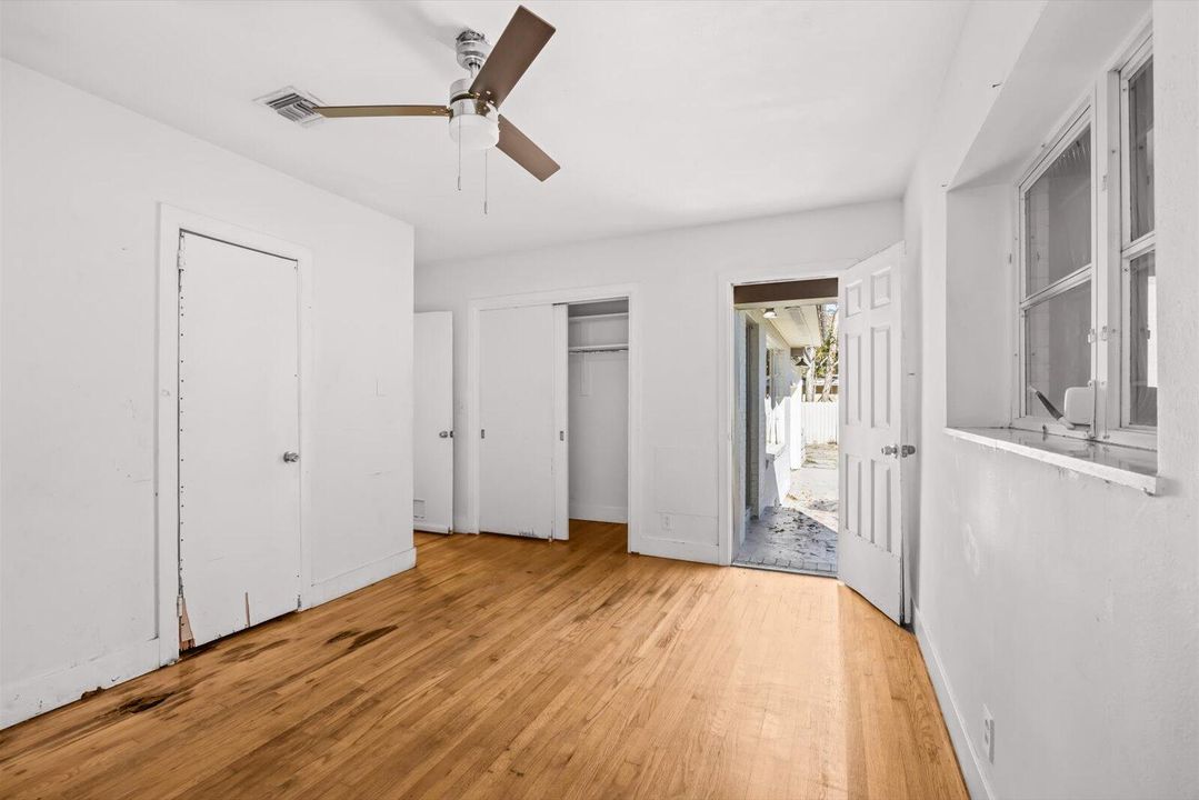 На продажу: $289,999 (3 спален, 1 ванн, 1600 Квадратных фут)