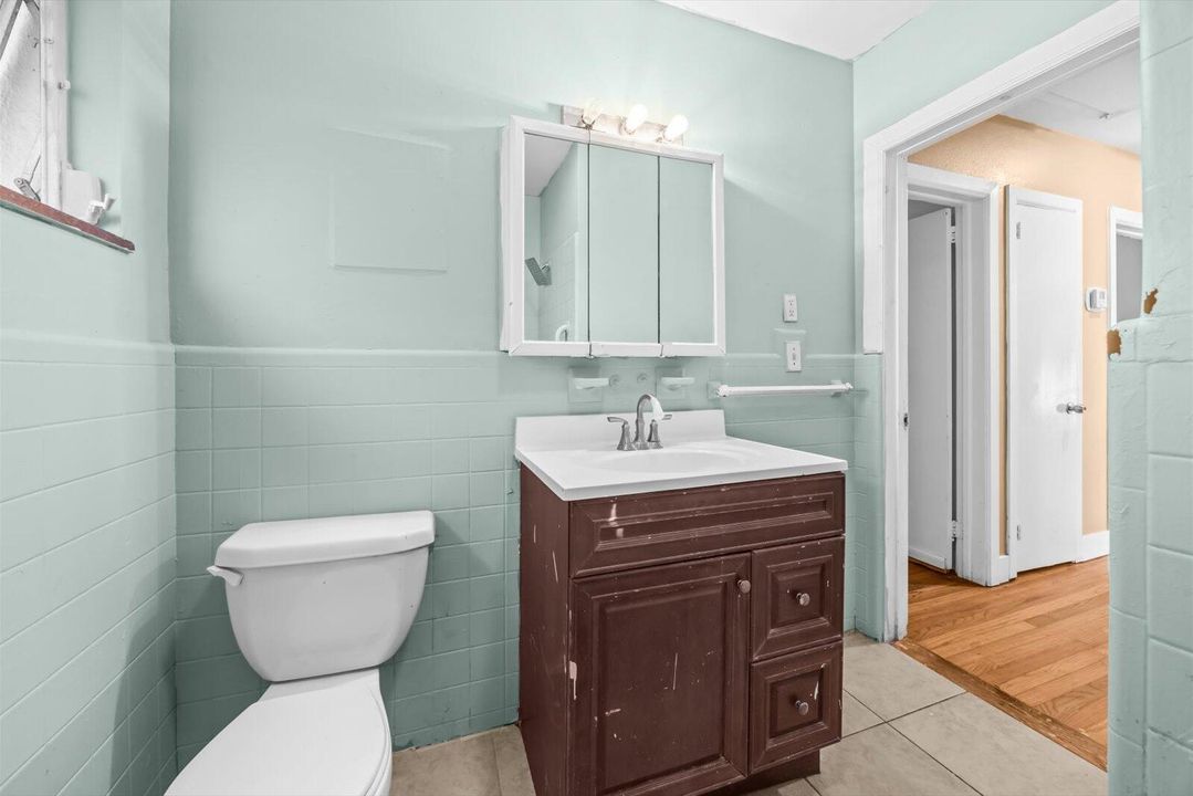 На продажу: $289,999 (3 спален, 1 ванн, 1600 Квадратных фут)