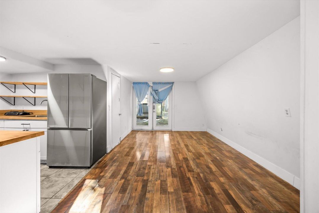 На продажу: $289,999 (3 спален, 1 ванн, 1600 Квадратных фут)