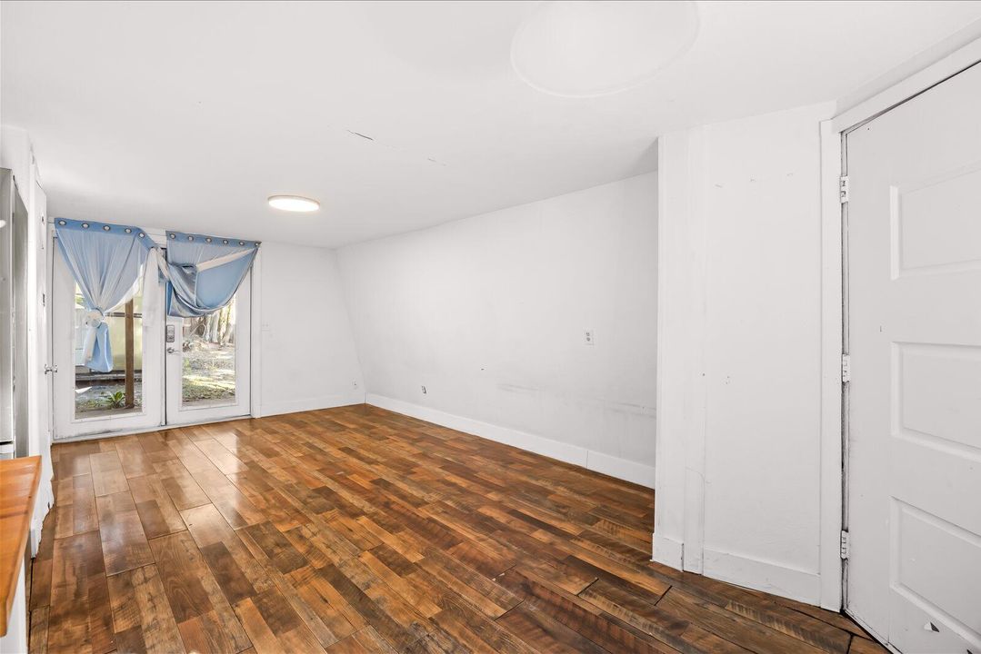 На продажу: $289,999 (3 спален, 1 ванн, 1600 Квадратных фут)