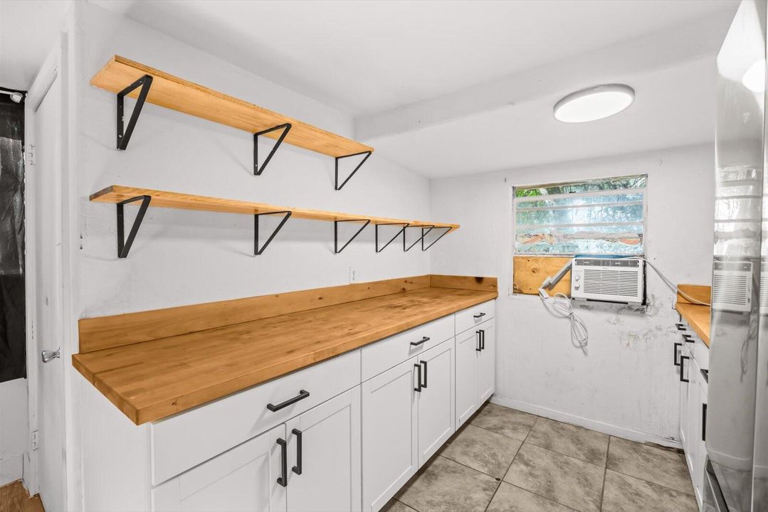 На продажу: $289,999 (3 спален, 1 ванн, 1600 Квадратных фут)