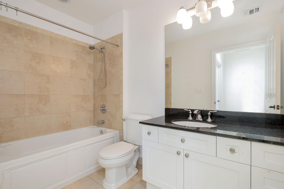 For Rent: $2,750 (1 beds, 1 baths, 1086 Square Feet)