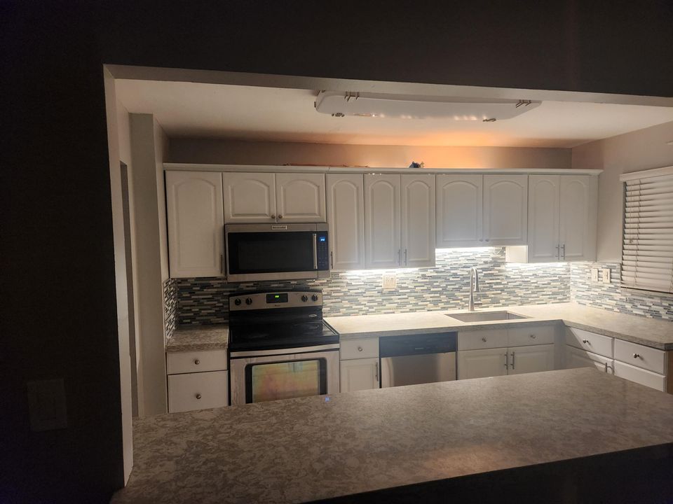 出租: $2,295 (2 贝兹, 2 浴室, 1040 平方英尺)