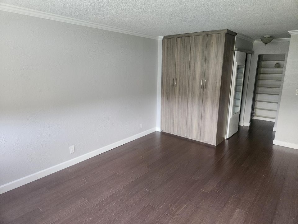 出租: $2,295 (2 贝兹, 2 浴室, 1040 平方英尺)