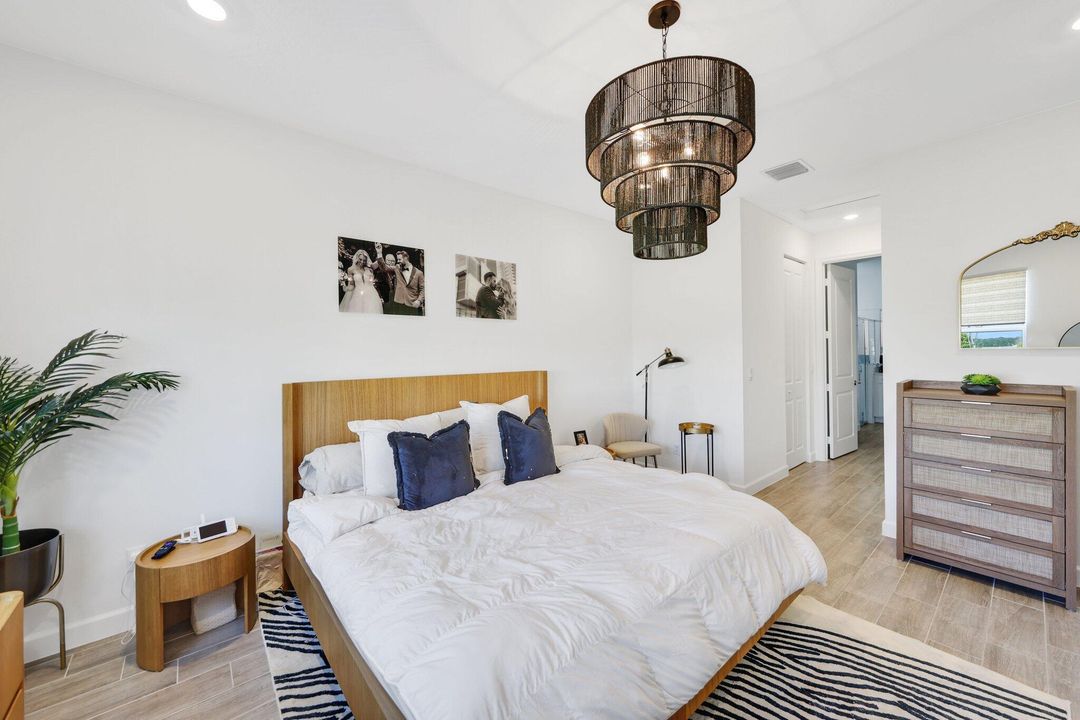 En Venta: $725,000 (4 camas, 3 baños, 2672 Pies cuadrados)