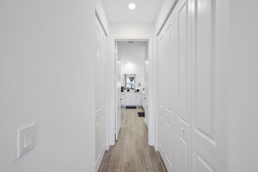 En Venta: $725,000 (4 camas, 3 baños, 2672 Pies cuadrados)