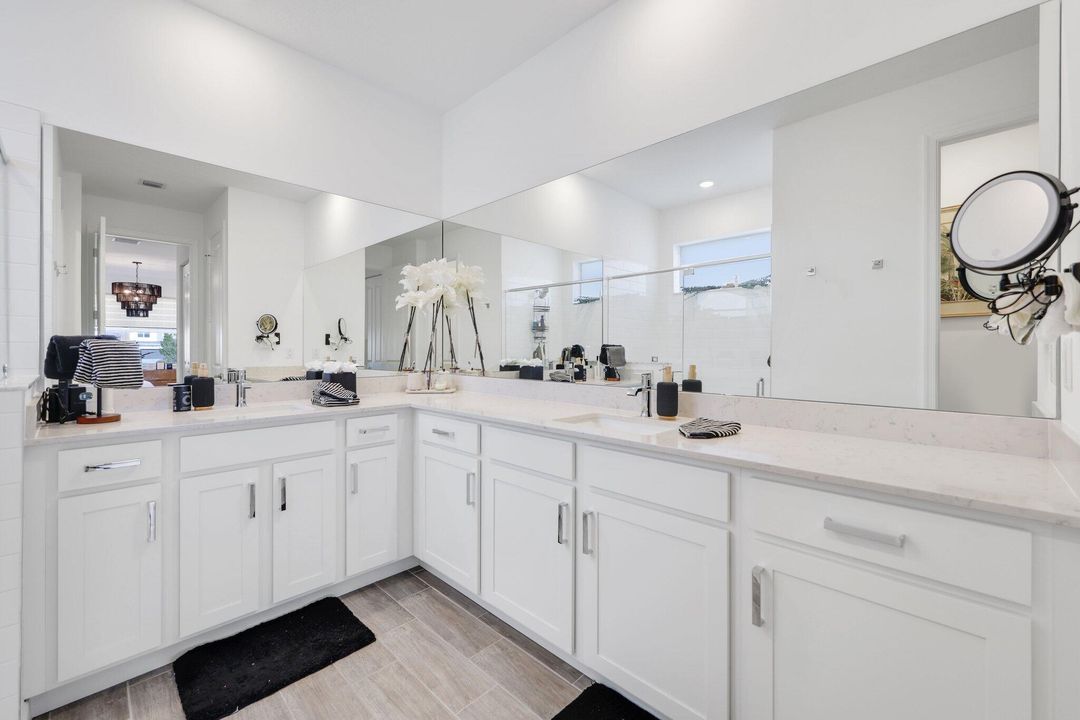 En Venta: $725,000 (4 camas, 3 baños, 2672 Pies cuadrados)