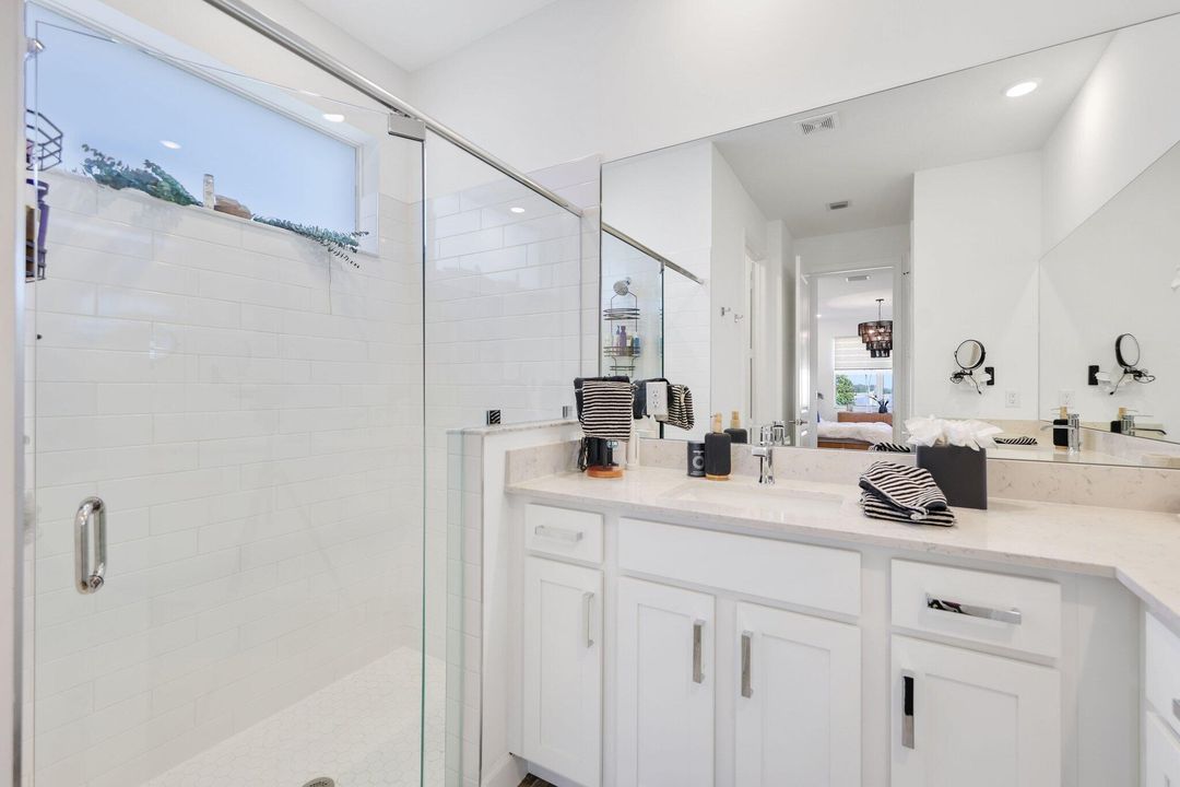 En Venta: $725,000 (4 camas, 3 baños, 2672 Pies cuadrados)