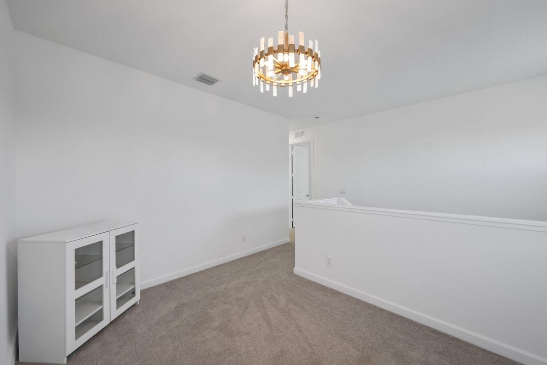 En Venta: $725,000 (4 camas, 3 baños, 2672 Pies cuadrados)