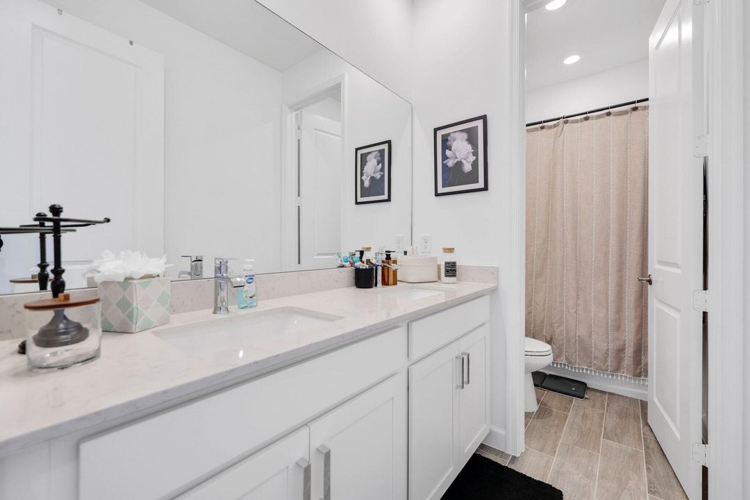 En Venta: $725,000 (4 camas, 3 baños, 2672 Pies cuadrados)