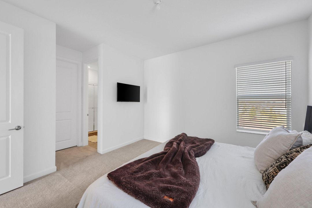 En Venta: $725,000 (4 camas, 3 baños, 2672 Pies cuadrados)