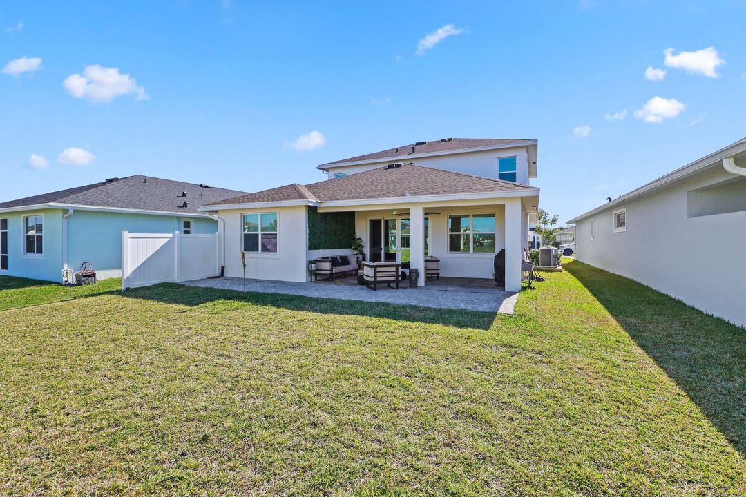 En Venta: $725,000 (4 camas, 3 baños, 2672 Pies cuadrados)